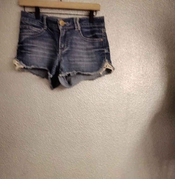 JUNIORS REWIND  CUTOFF JEANS SIZE 9 - Picture 1 of 2